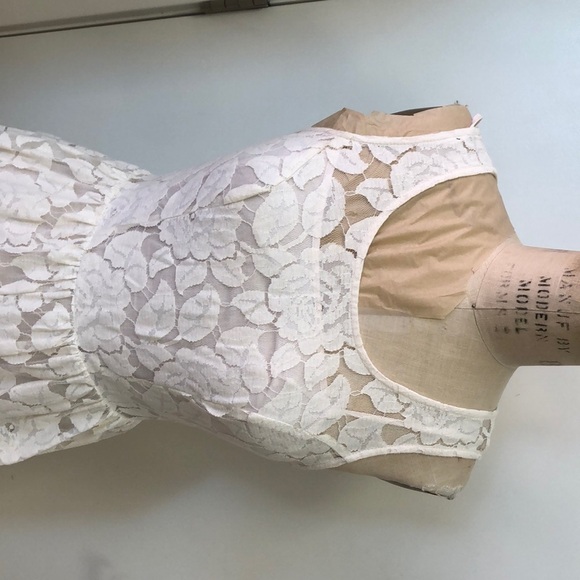 MONTEAU LOS ANGELES LACE DRESS SIZE MEDIUM - Picture 4 of 7